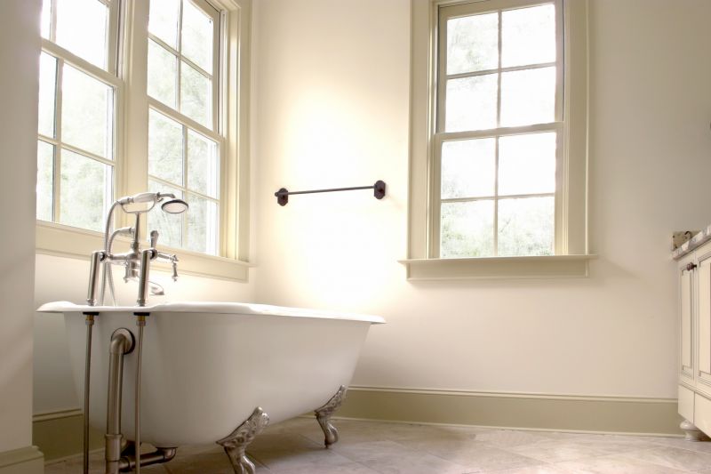 Freestanding Tub with Clawfoot